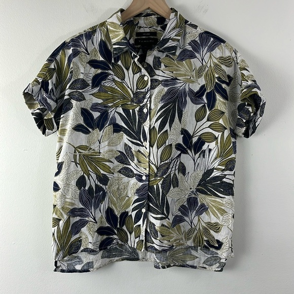 Tahari Tropical 100% Linen Short Cuffed Sleeve Button Up Top Womens Size S - Picture 1 of 6